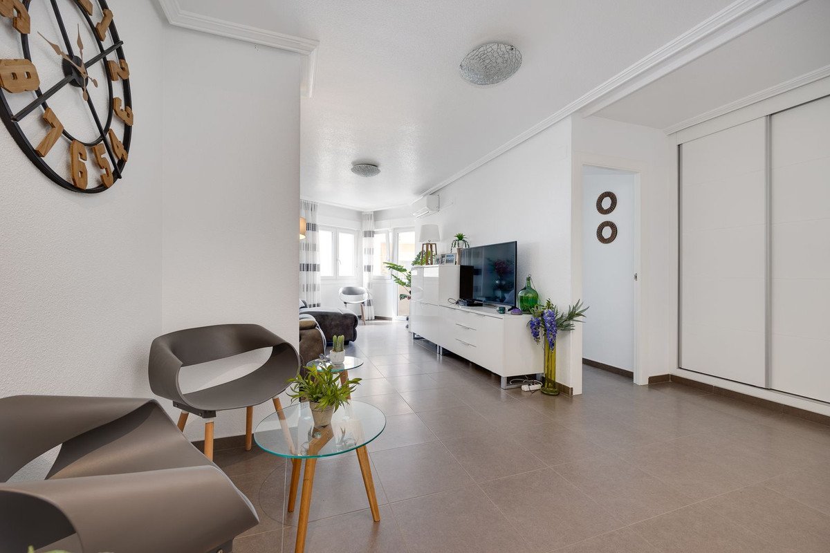 3 Bed Middle Floor Apartment in Torrevieja