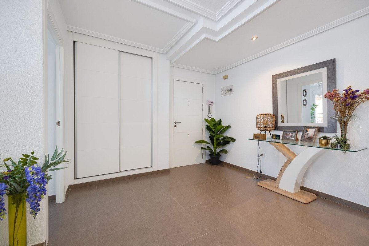 3 Bed Middle Floor Apartment in Torrevieja