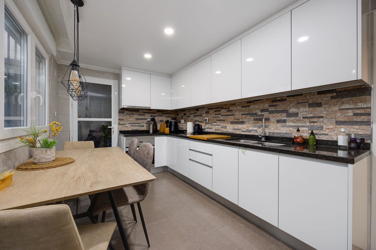 3 Bed Middle Floor Apartment in Torrevieja