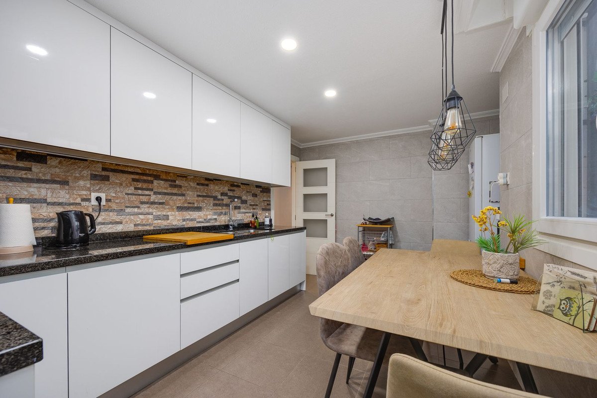 3 Bed Middle Floor Apartment in Torrevieja