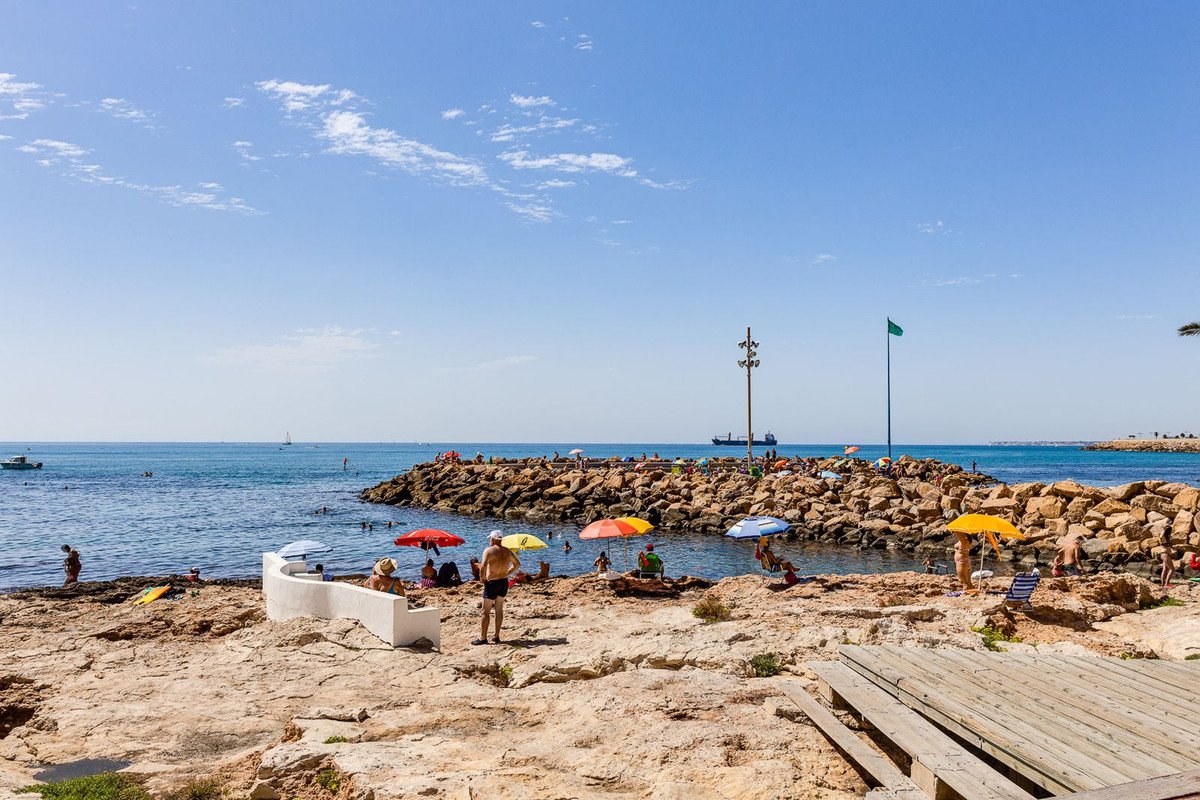 3 Bed Middle Floor Apartment in Torrevieja