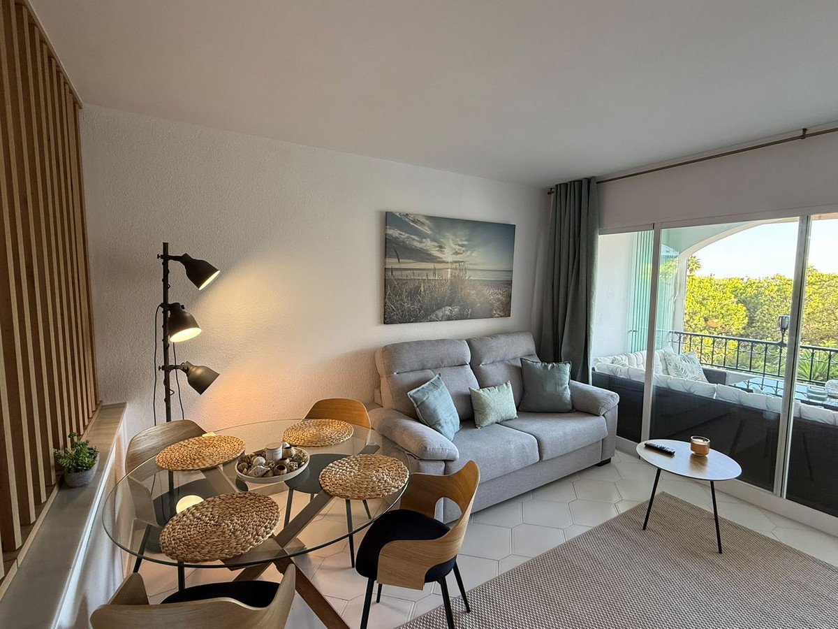 1 Bed Middle Floor Studio in Miraflores