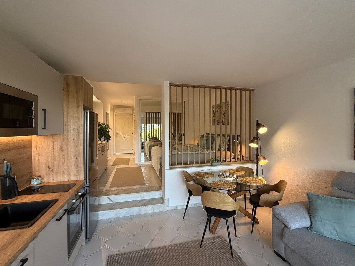 1 Bed Middle Floor Studio in Miraflores
