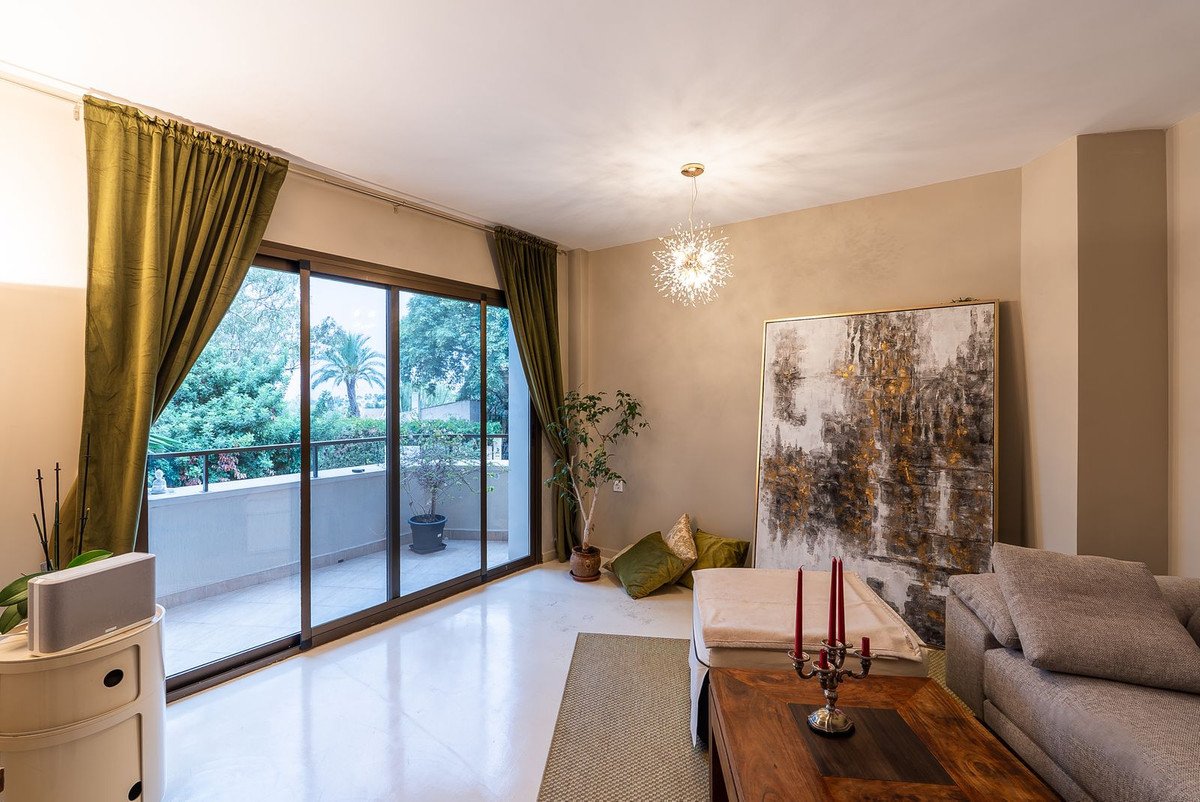 1 Bed Middle Floor Apartment in Estepona