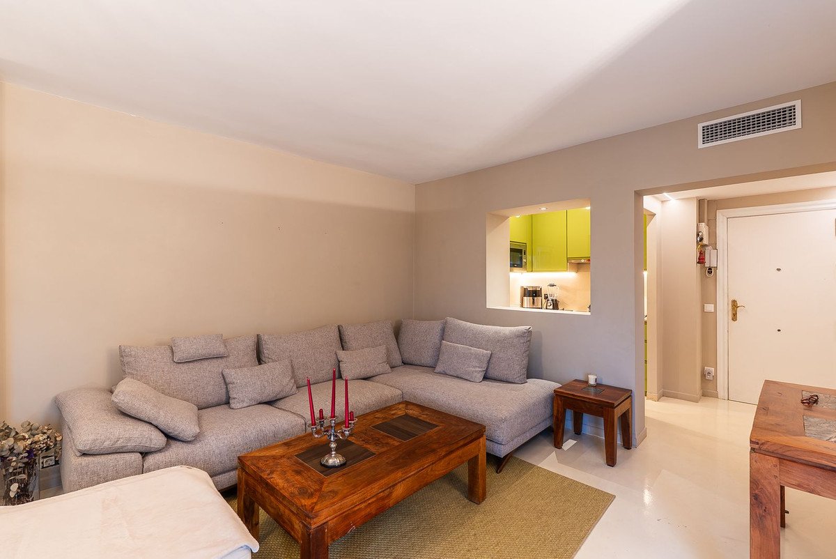 1 Bed Middle Floor Apartment in Estepona