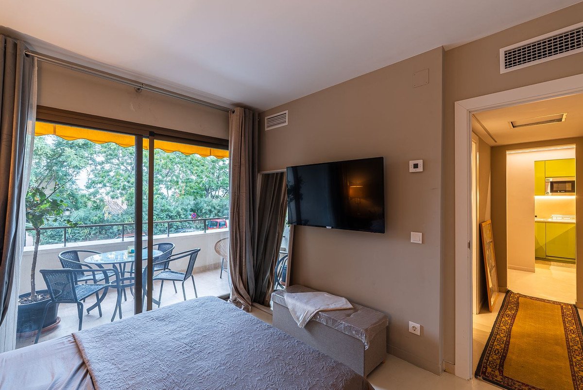 1 Bed Middle Floor Apartment in Estepona