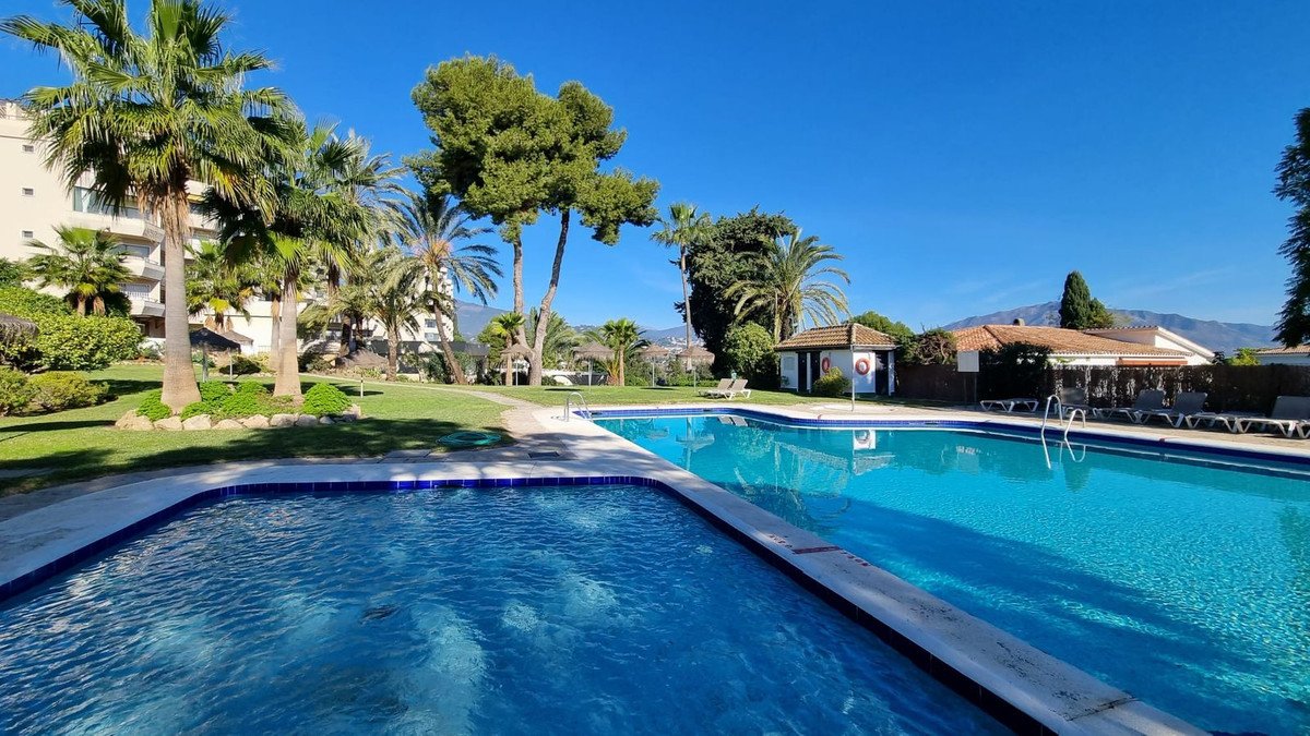 1 Bed Middle Floor Apartment in Estepona