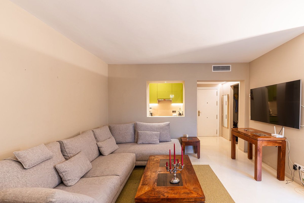 1 Bed Middle Floor Apartment in Estepona