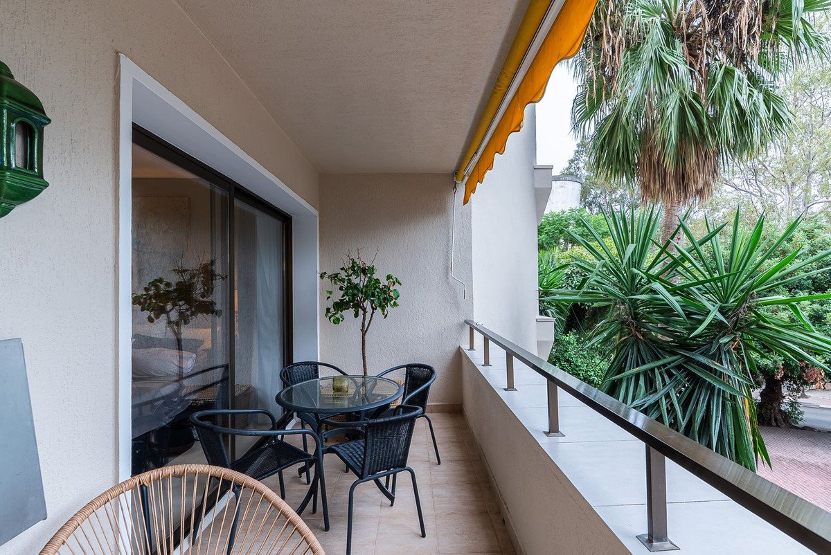 1 Bed Middle Floor Apartment in Estepona