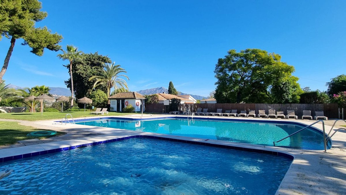 1 Bed Middle Floor Apartment in Estepona