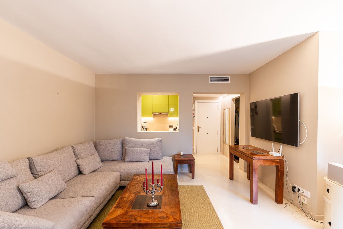 1 Bed Middle Floor Apartment in Estepona