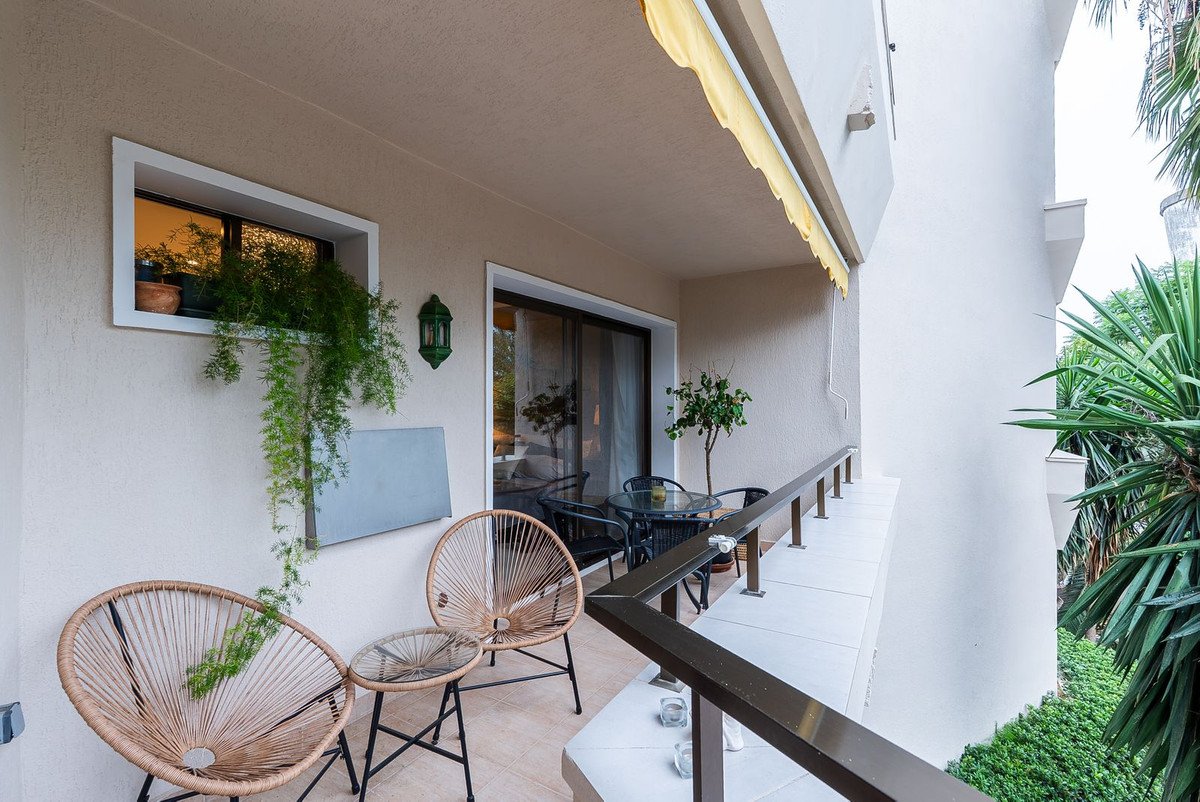1 Bed Middle Floor Apartment in Estepona
