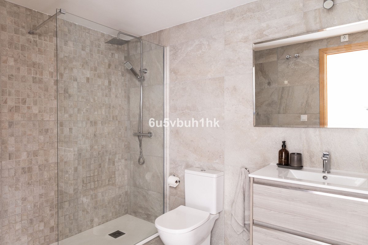 2 Bed Middle Floor Apartment in La Cala de Mijas