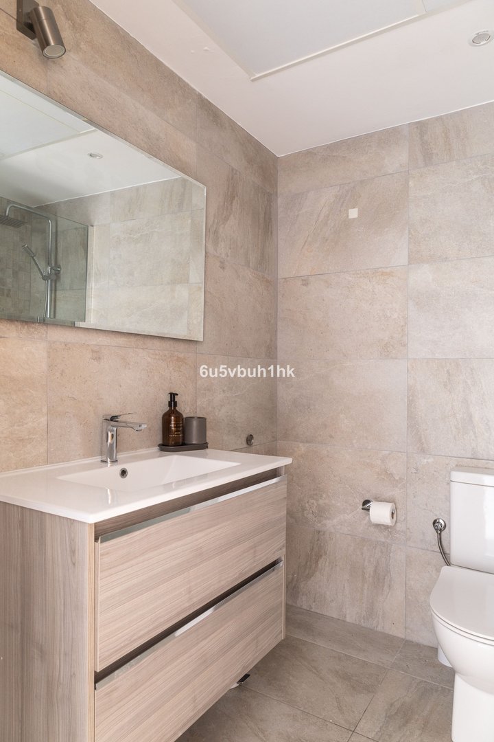 2 Bed Middle Floor Apartment in La Cala de Mijas