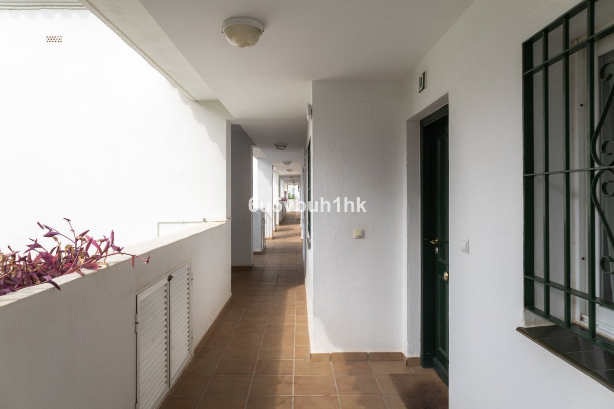 2 Bed Middle Floor Apartment in La Cala de Mijas