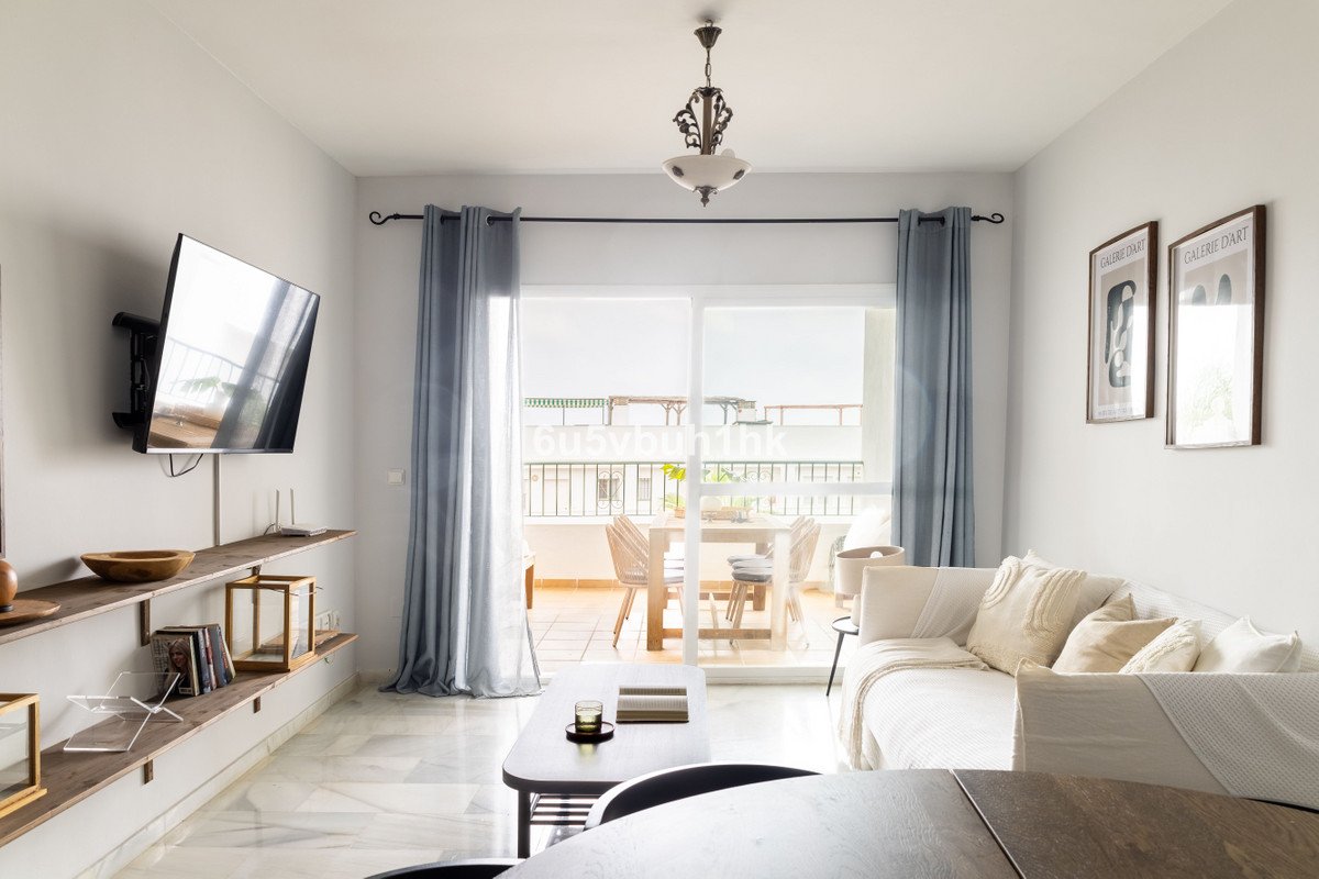 2 Bed Middle Floor Apartment in La Cala de Mijas