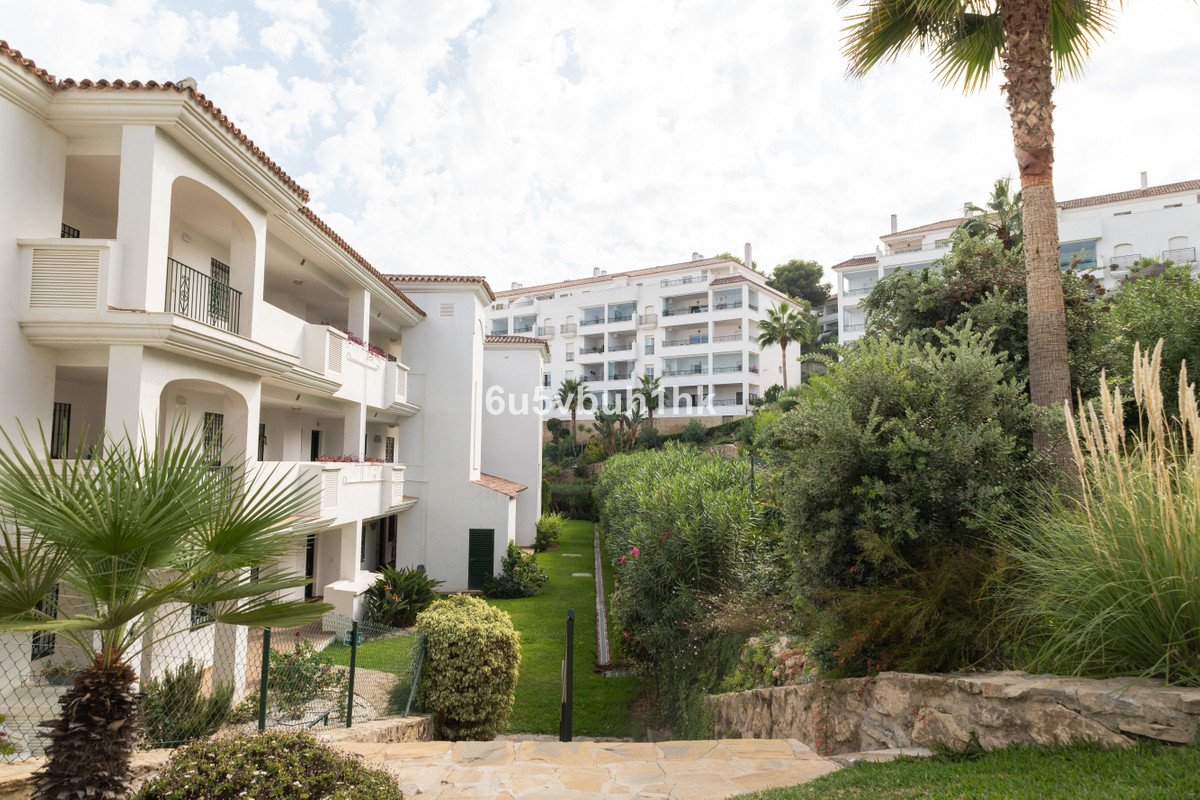 2 Bed Middle Floor Apartment in La Cala de Mijas