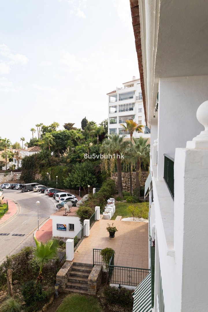 2 Bed Middle Floor Apartment in La Cala de Mijas