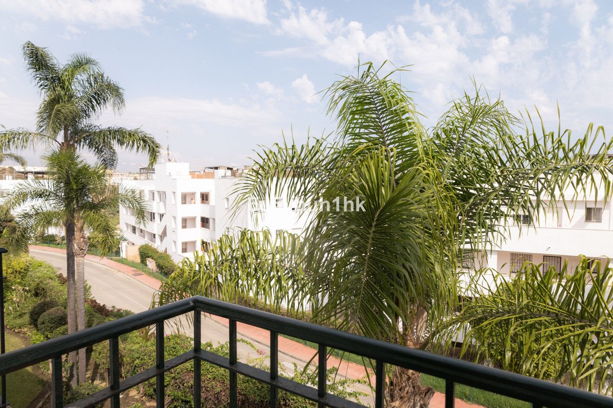 2 Bed Middle Floor Apartment in La Cala de Mijas