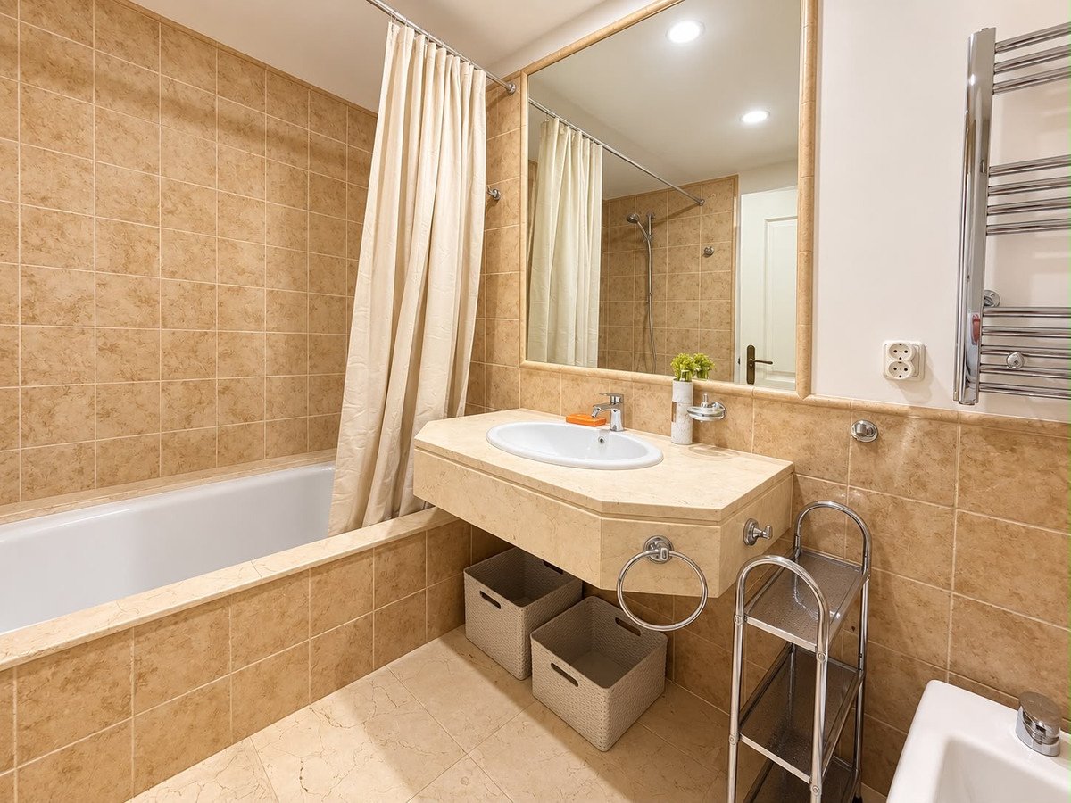 2 Bed Ground Floor Apartment in Estepona