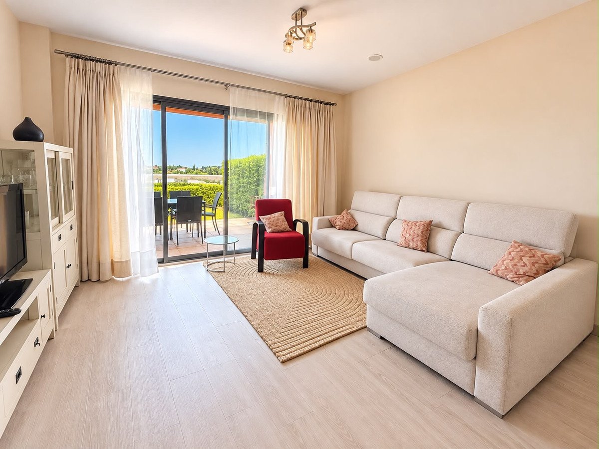 2 Bed Ground Floor Apartment in Estepona