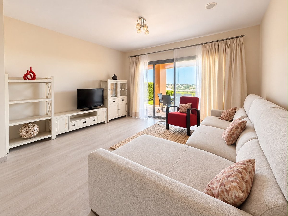 2 Bed Ground Floor Apartment in Estepona