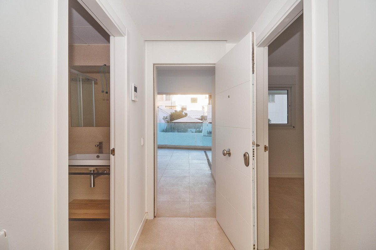 2 Bed Middle Floor Apartment in Fuengirola