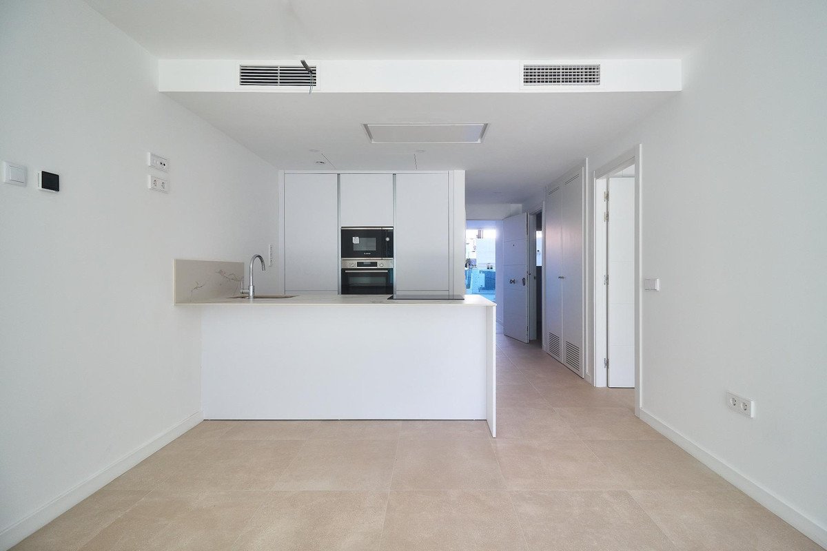 2 Bed Middle Floor Apartment in Fuengirola