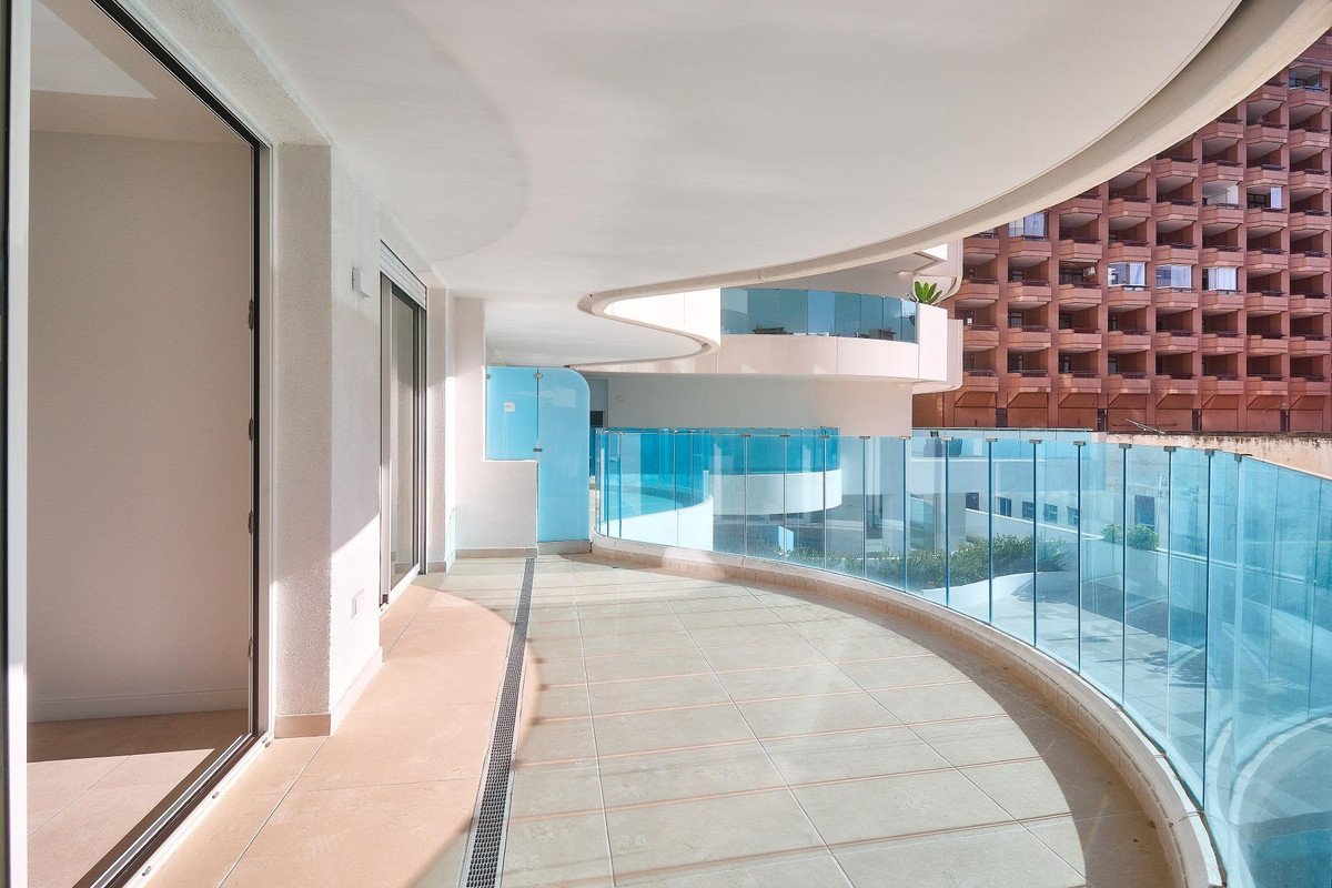 2 Bed Middle Floor Apartment in Fuengirola