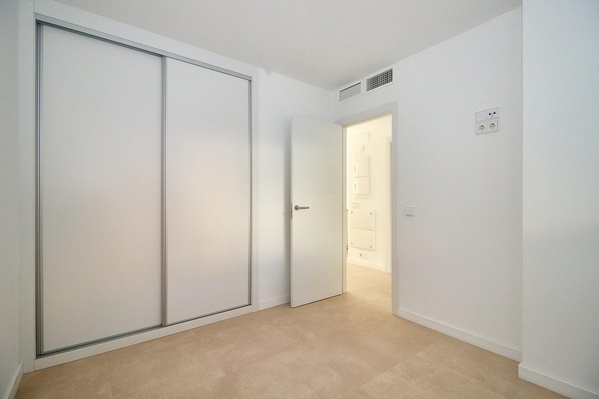2 Bed Middle Floor Apartment in Fuengirola