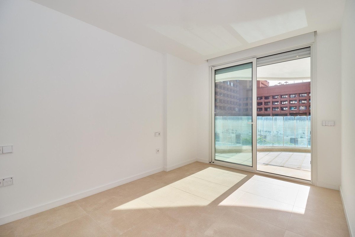 2 Bed Middle Floor Apartment in Fuengirola