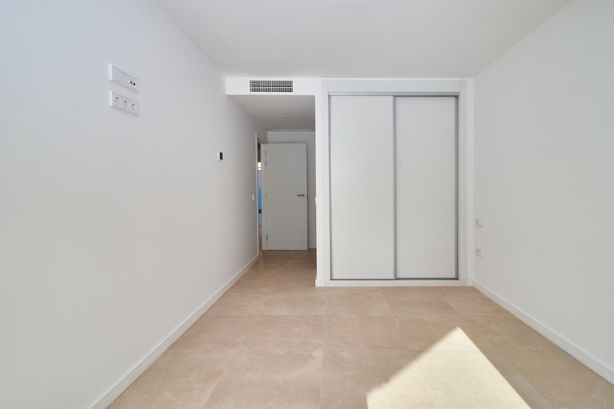 2 Bed Middle Floor Apartment in Fuengirola