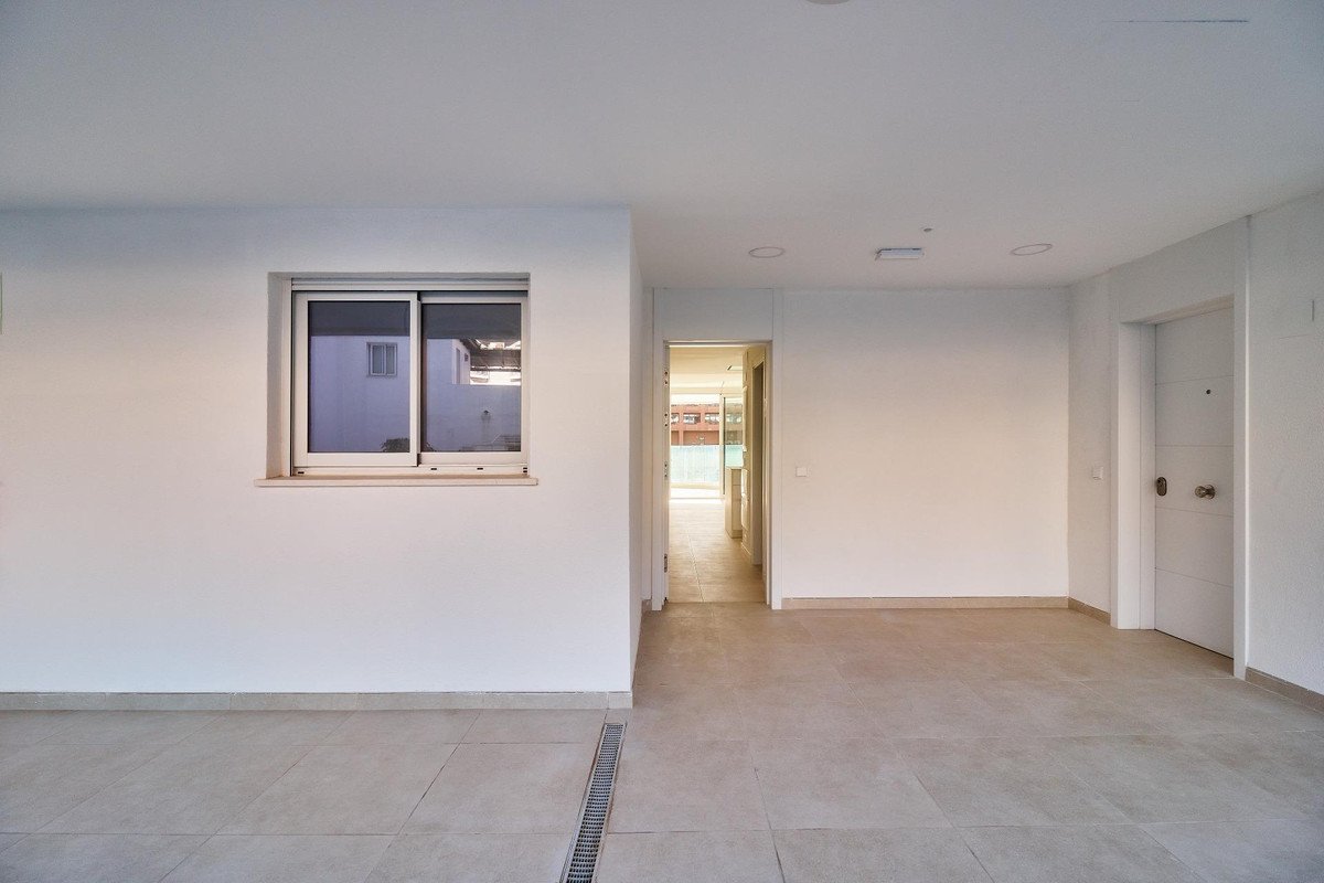2 Bed Middle Floor Apartment in Fuengirola