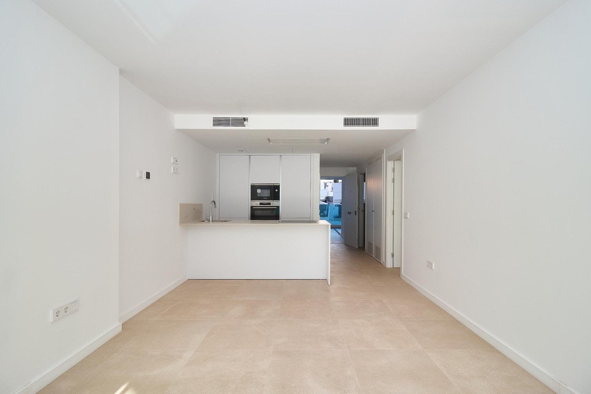 2 Bed Middle Floor Apartment in Fuengirola