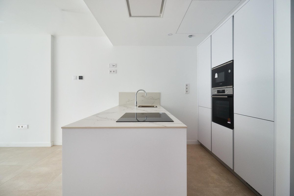 2 Bed Middle Floor Apartment in Fuengirola