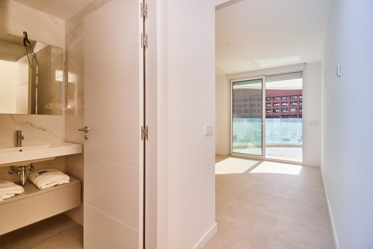 2 Bed Middle Floor Apartment in Fuengirola