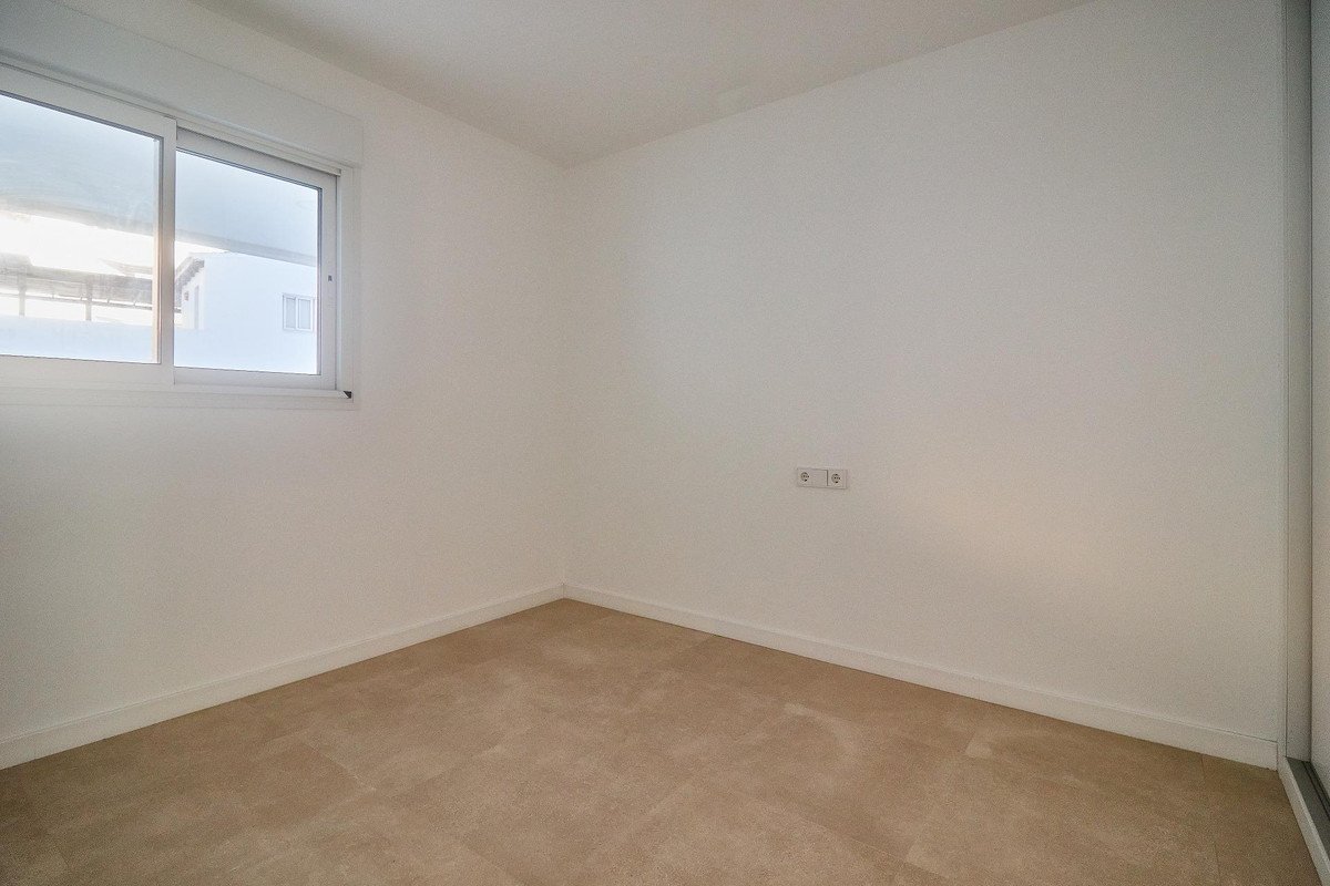 2 Bed Middle Floor Apartment in Fuengirola
