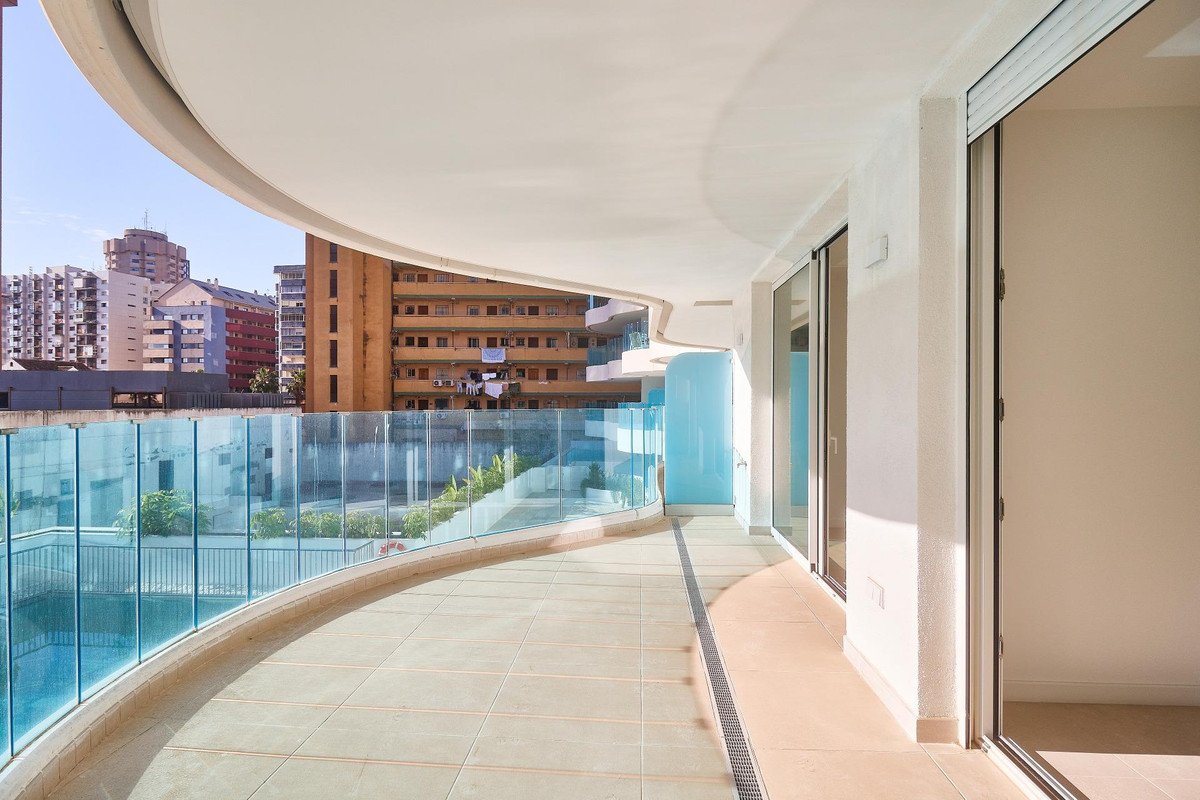 2 Bed Middle Floor Apartment in Fuengirola