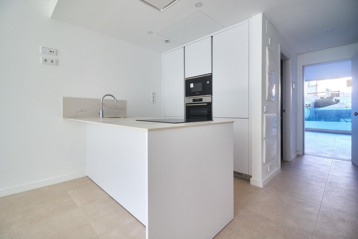 2 Bed Middle Floor Apartment in Fuengirola