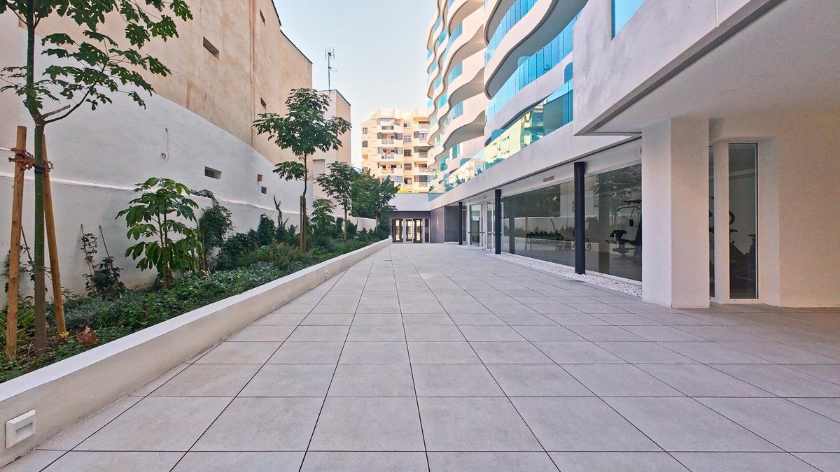 2 Bed Middle Floor Apartment in Fuengirola