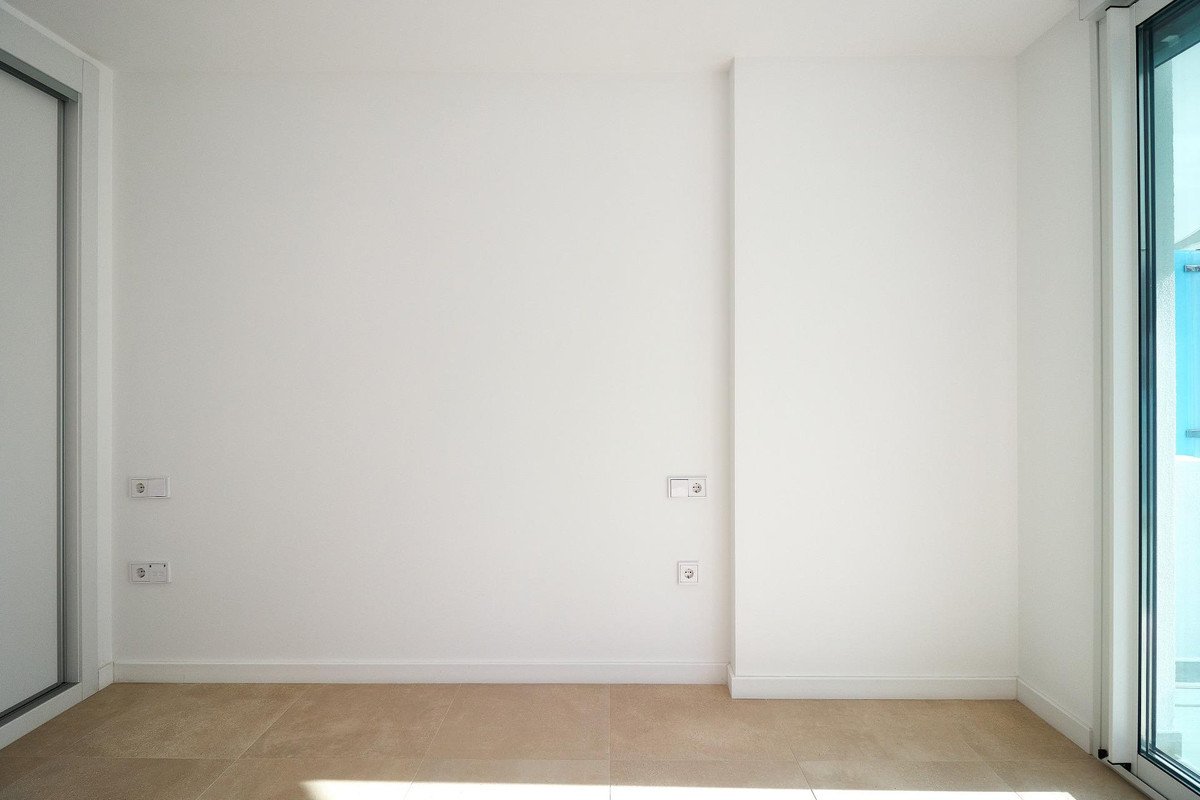 2 Bed Middle Floor Apartment in Fuengirola