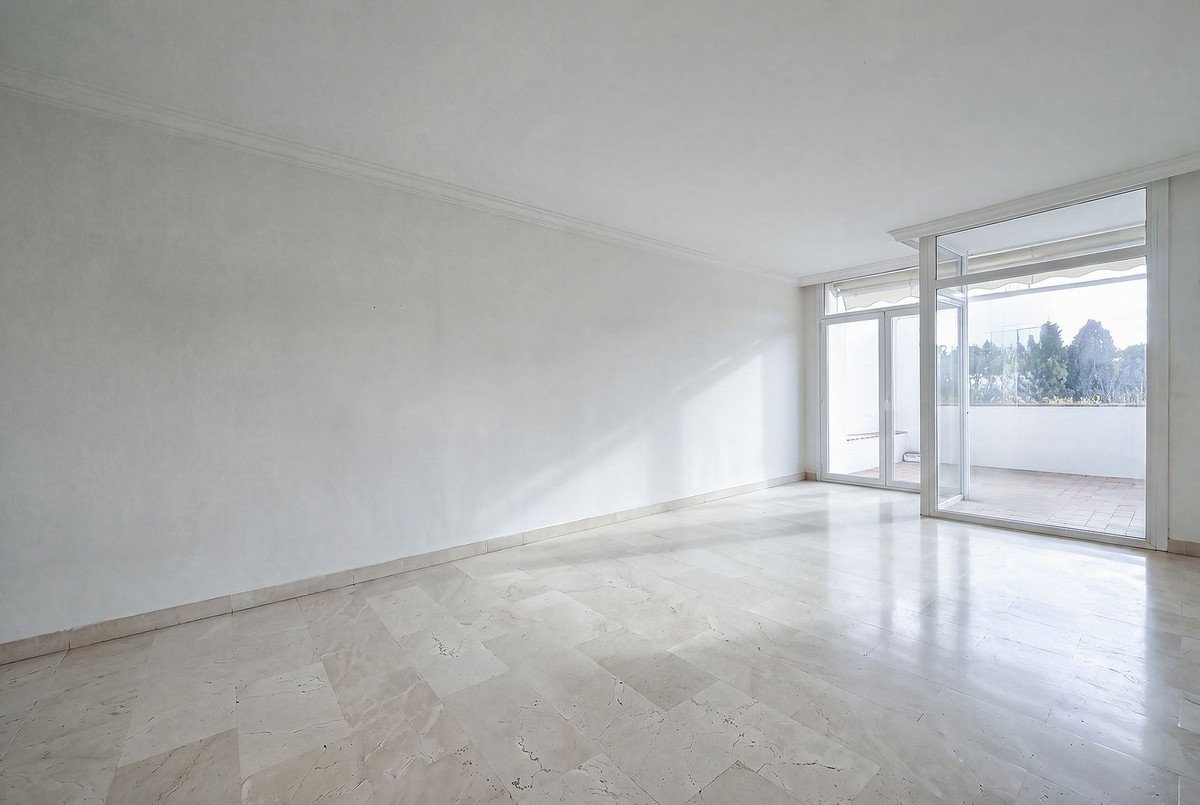 2 Bed Middle Floor Apartment in La Quinta