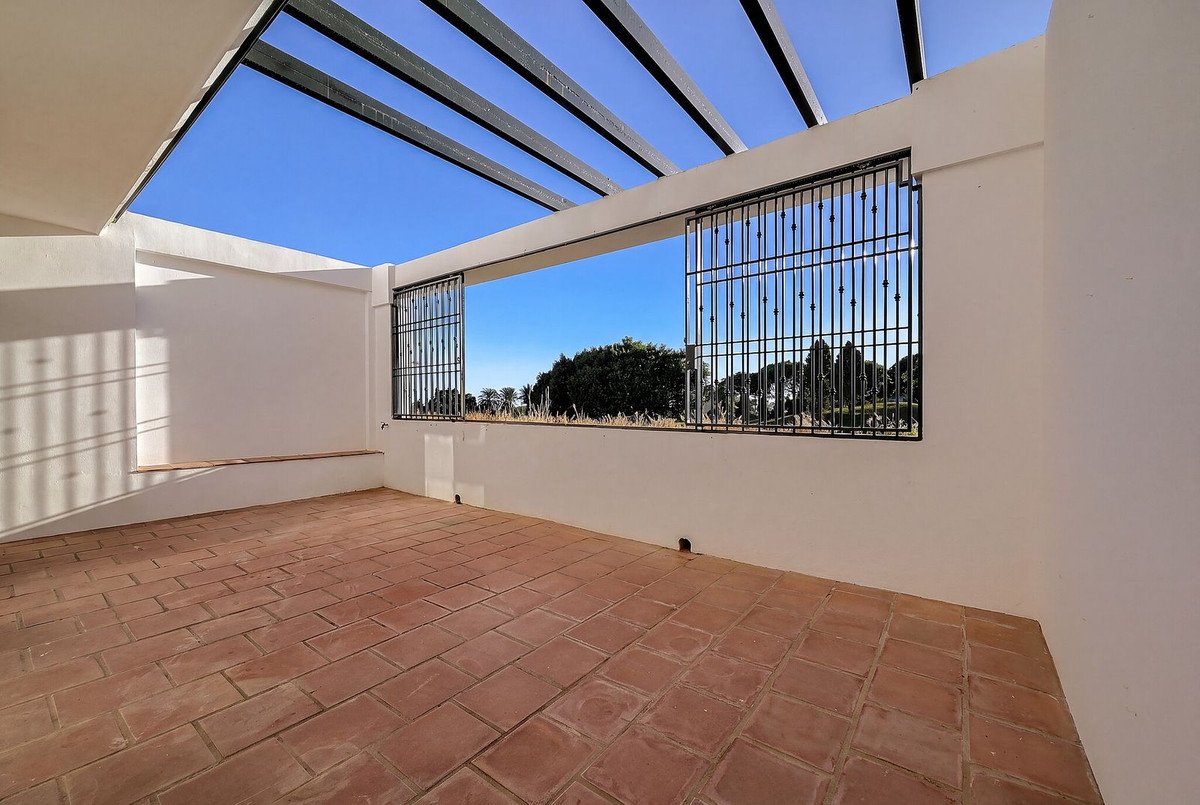 2 Bed Middle Floor Apartment in La Quinta