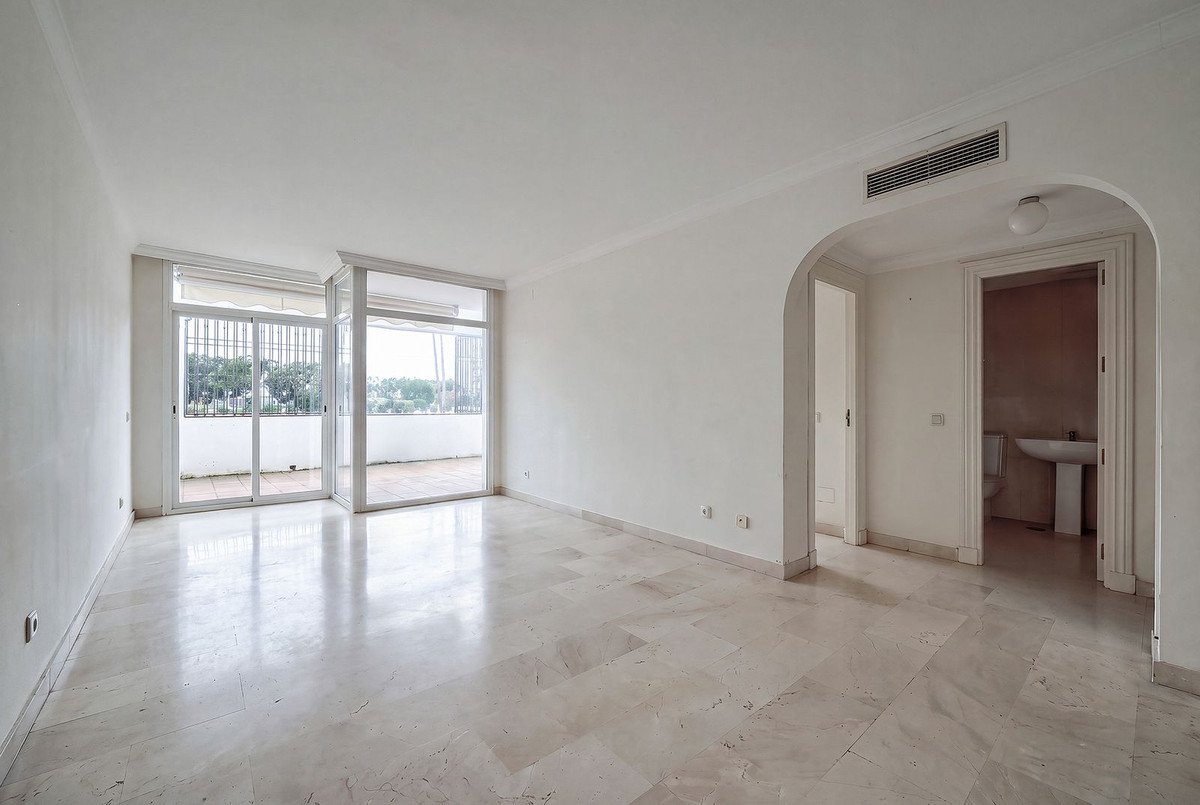 2 Bed Middle Floor Apartment in La Quinta