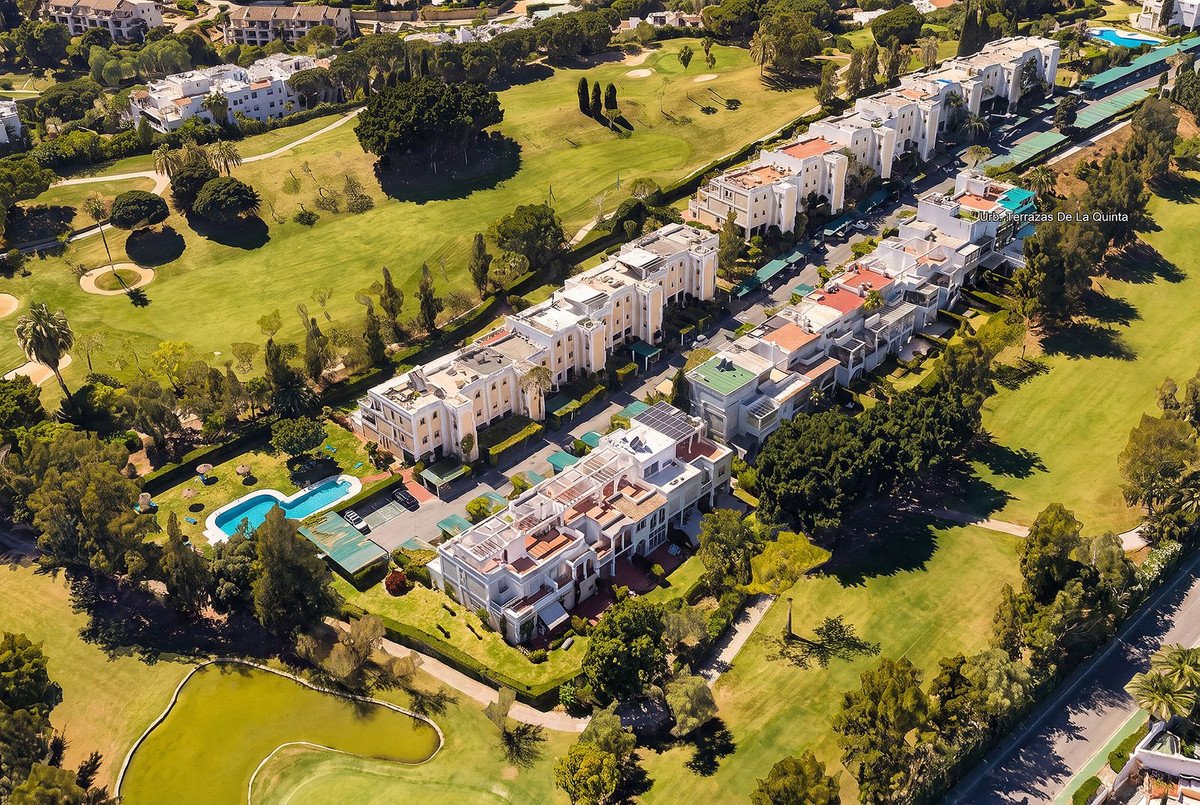 2 Bed Middle Floor Apartment in La Quinta
