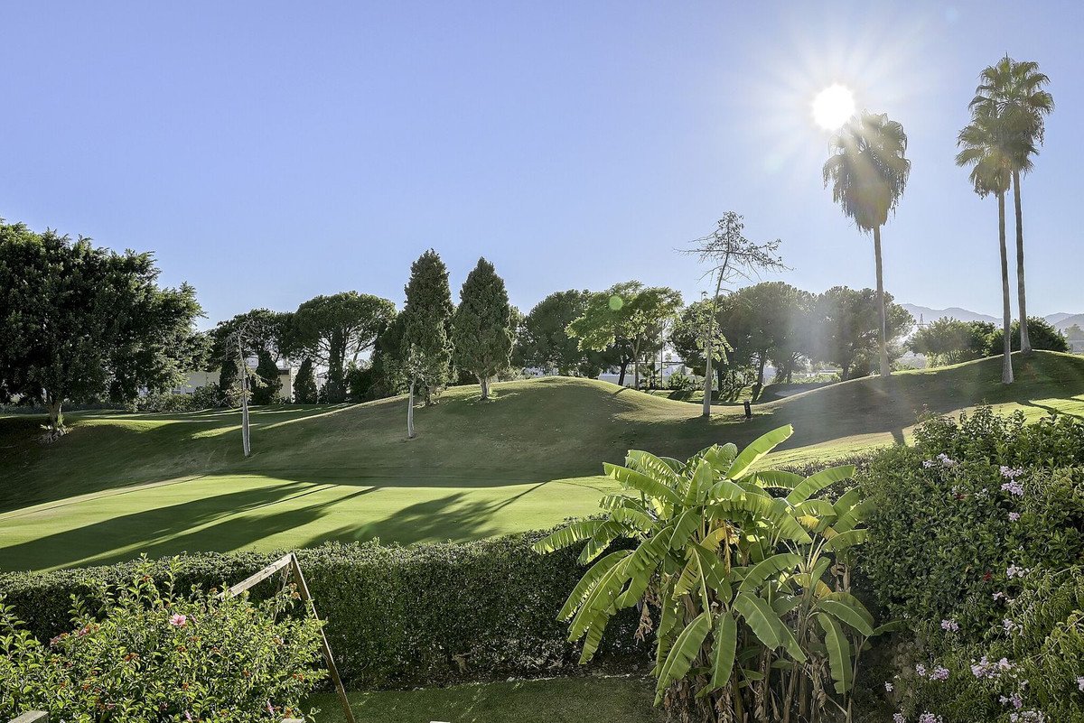 2 Bed Middle Floor Apartment in La Quinta