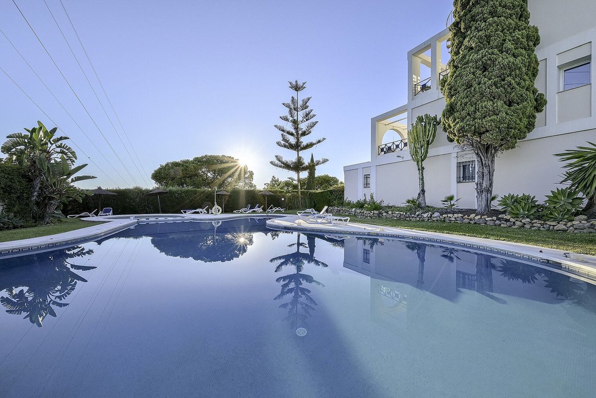 2 Bed Middle Floor Apartment in La Quinta