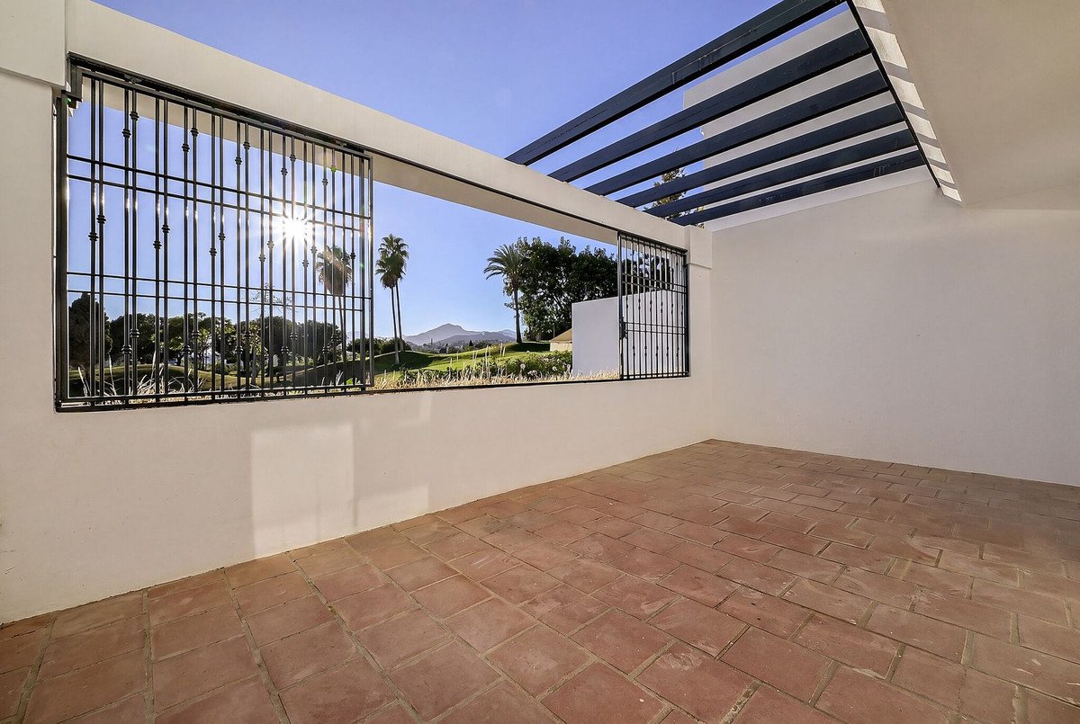 2 Bed Middle Floor Apartment in La Quinta