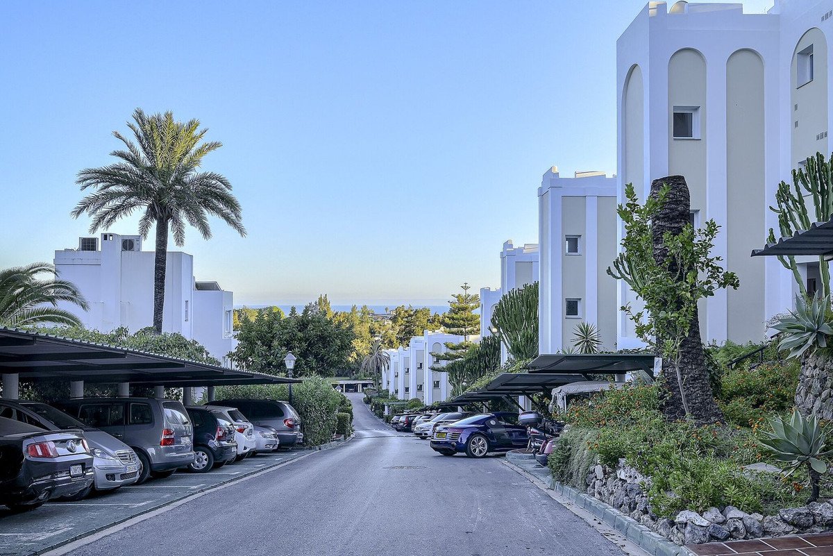 2 Bed Middle Floor Apartment in La Quinta