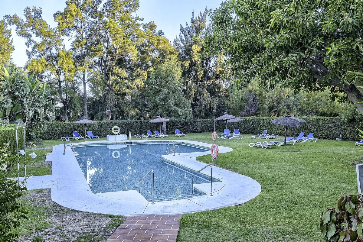 2 Bed Middle Floor Apartment in La Quinta